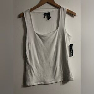 Kristin Nicole women’s Top sleevesless square neck pull over white. M